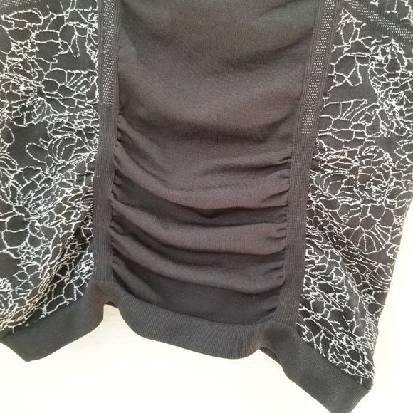 Athleta Fastest Track Sketch Floral Muscle Tank - Picture 5 of 6